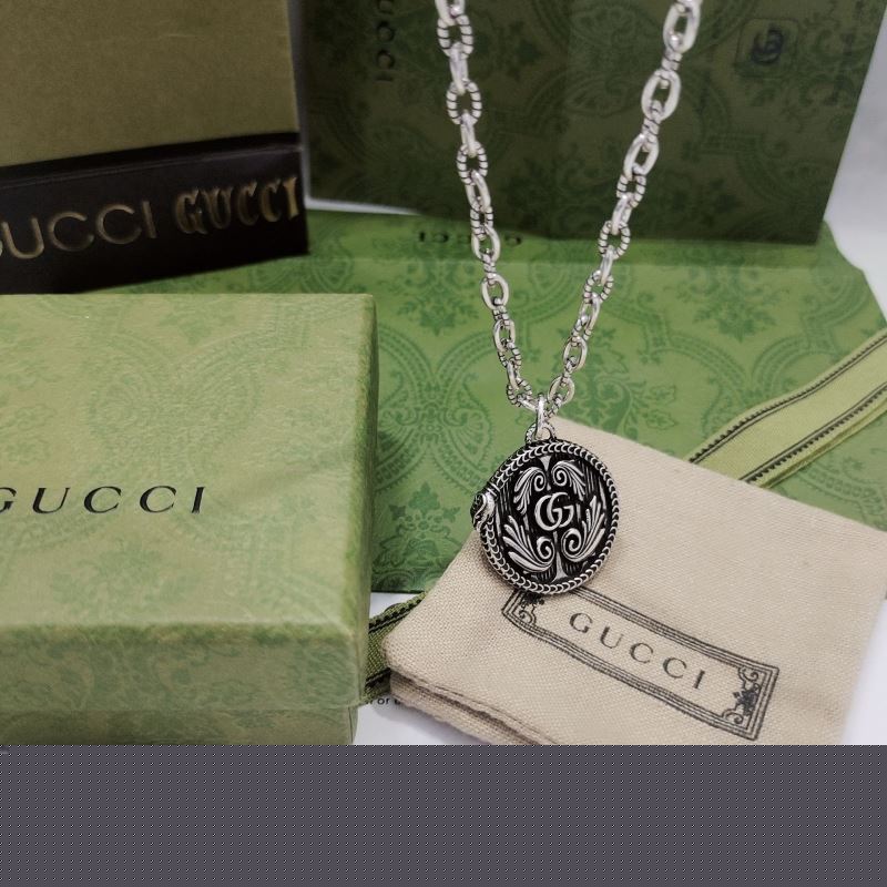 G*u*i necklaces